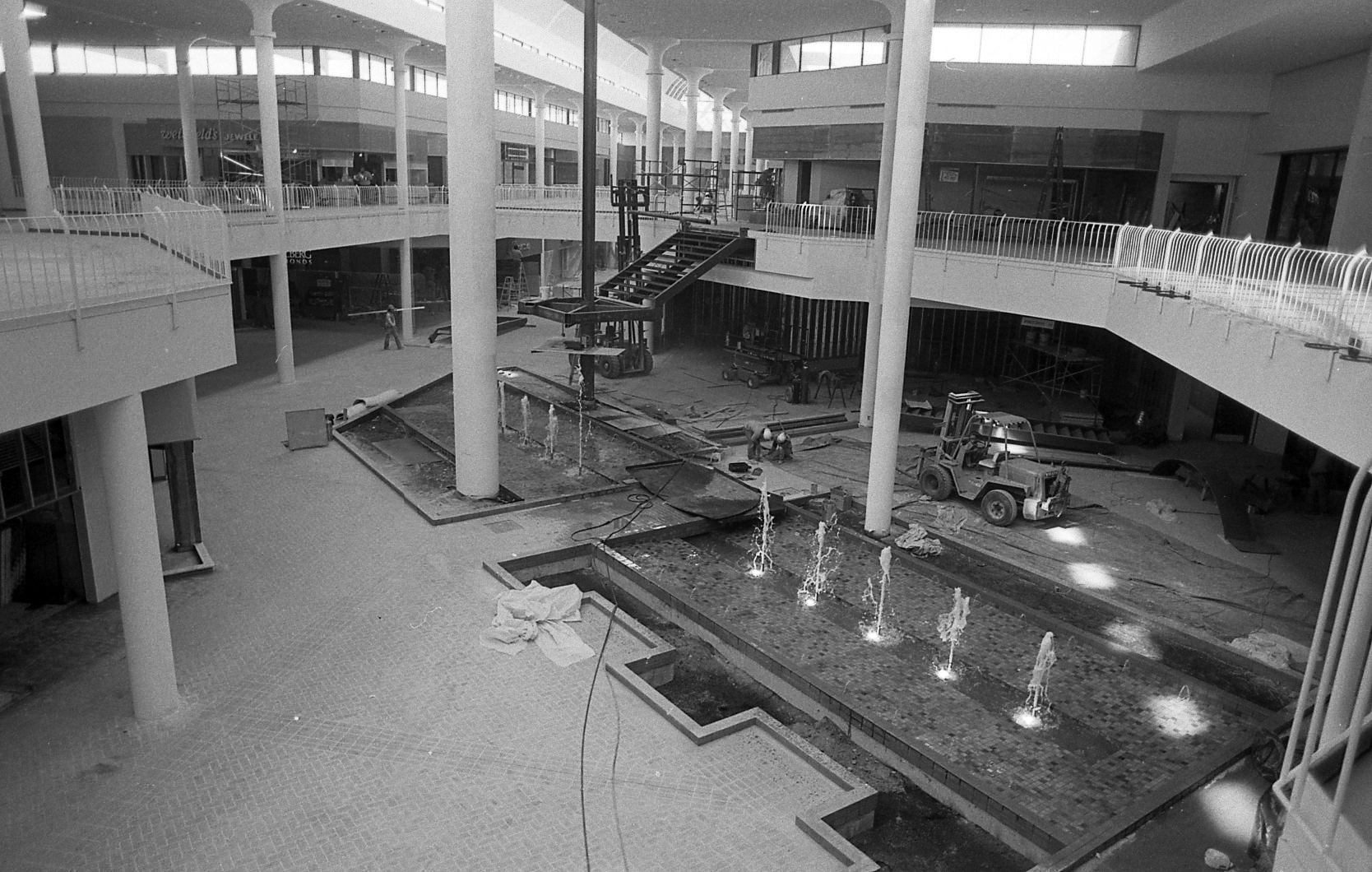 ÃÛèÖÖ±²¥ Mall prepares for launch